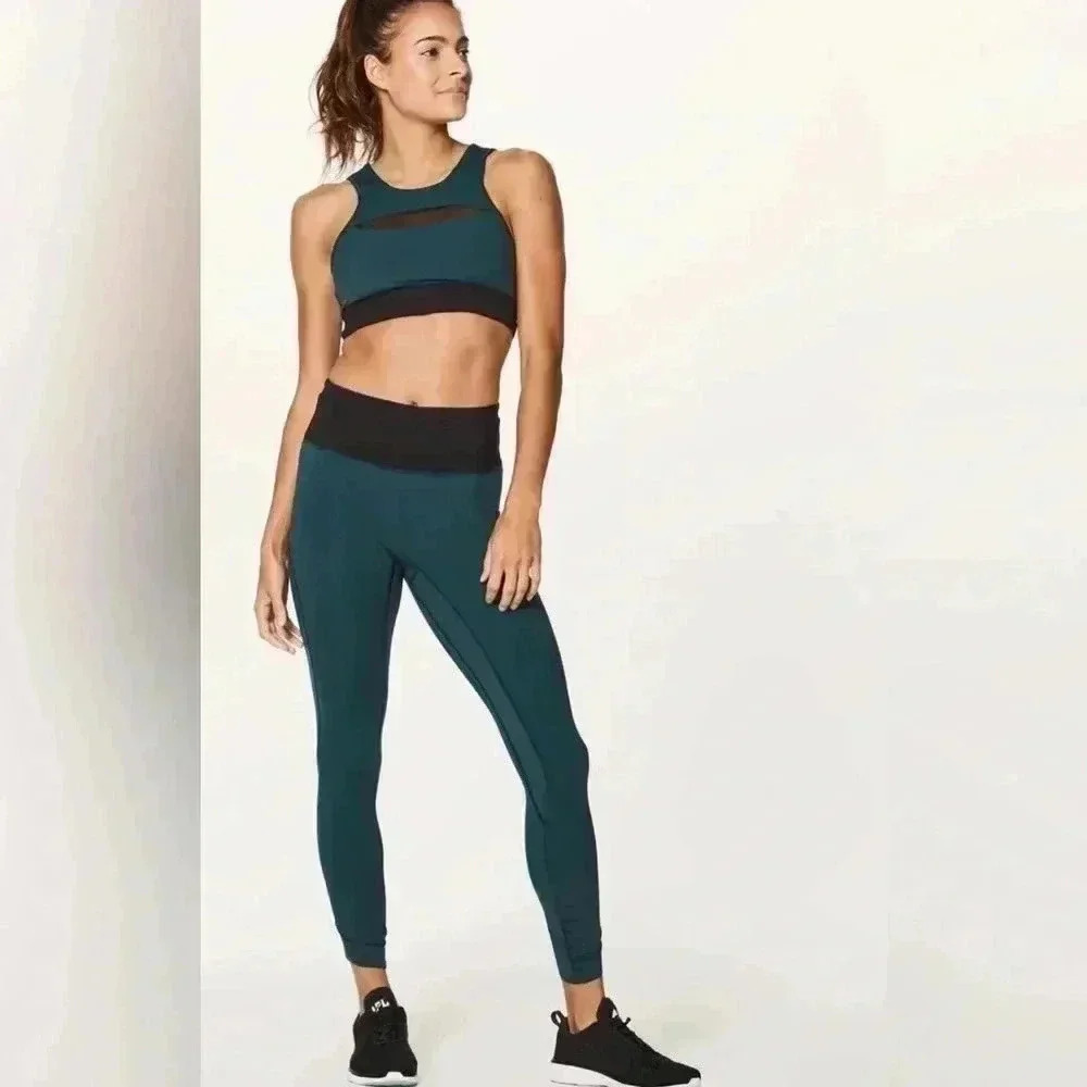 Lululemon Run The Day 7/8 Tight (25") Size 6 
Submarine /  Black